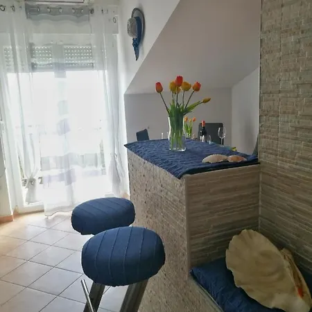 Uphill Apartment *