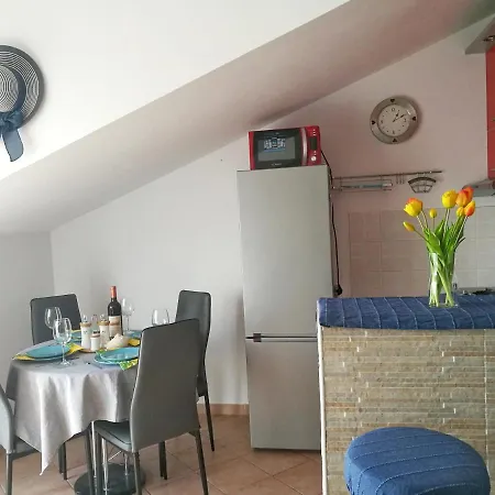 Uphill Apartment *